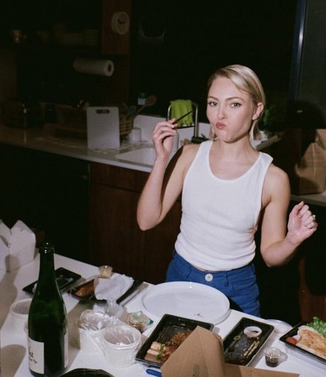Naakte gelekte OnlyFans-foto van Annasophia Robb