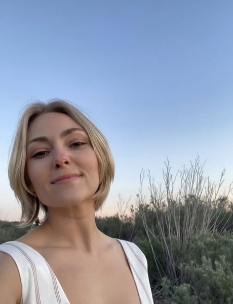 Naakte gelekte OnlyFans-foto van Annasophia Robb