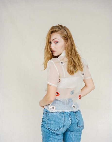 Naakte gelekte OnlyFans-foto van Annasophia Robb