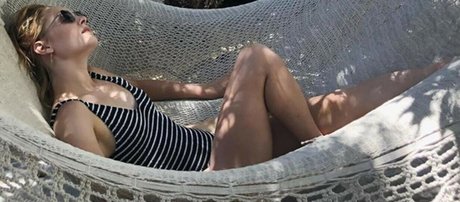 Naakte gelekte OnlyFans-foto van Annasophia Robb