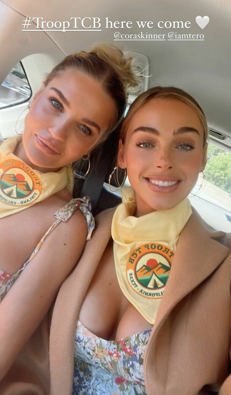 Naakte gelekte OnlyFans-foto van Elizabeth Turner