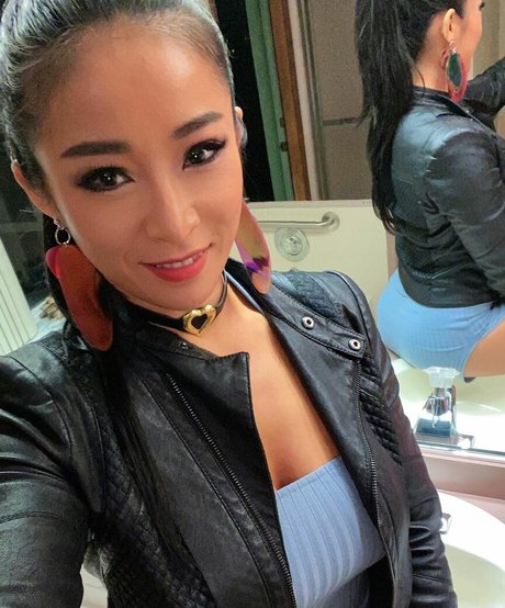 Naakte gelekte OnlyFans-foto van Wwe Xia Li