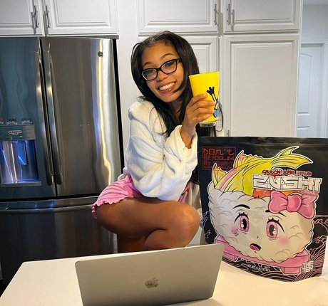 Naakte gelekte OnlyFans-foto van Coi Leray