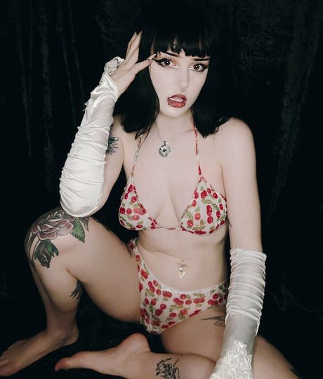 Naakte gelekte OnlyFans-foto van Missdellavigne