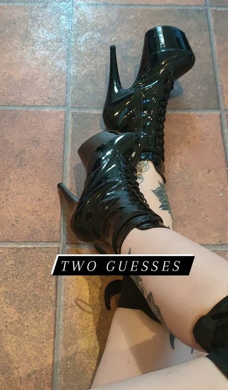 Naakte gelekte OnlyFans-foto van Missdellavigne