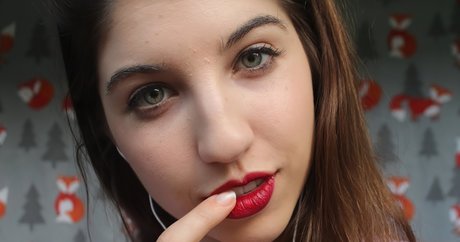 Naakte gelekte OnlyFans-foto van Frivolousfox Asmr