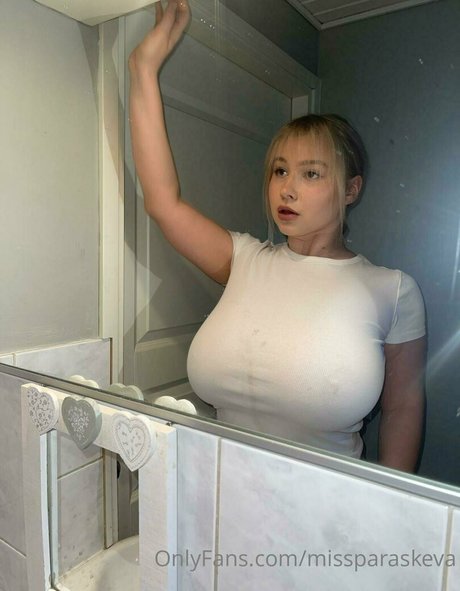 Naakte gelekte OnlyFans-foto van Missparaskeva
