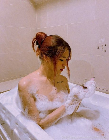 Naakte gelekte OnlyFans-foto van Thanh Nhen