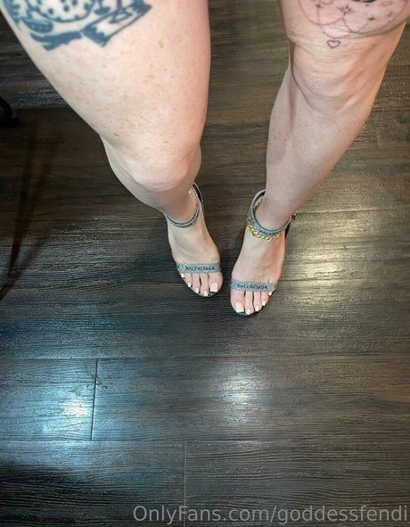 Naakte gelekte OnlyFans-foto van Goddessfendi