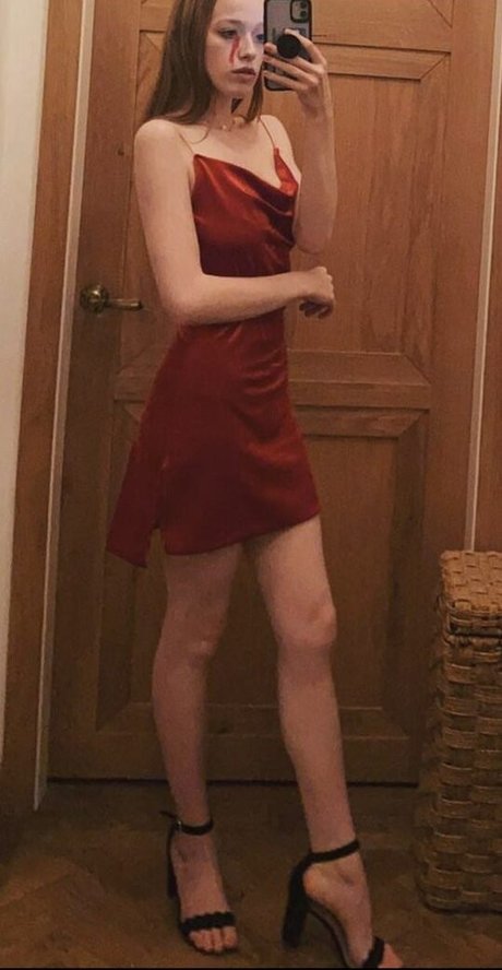 Naakte gelekte OnlyFans-foto van Amybeth Mcnulty