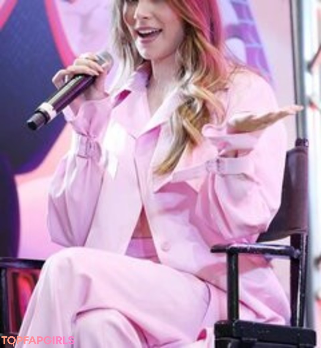 Naakte gelekte OnlyFans-foto van Hailee Steinfeld #1008