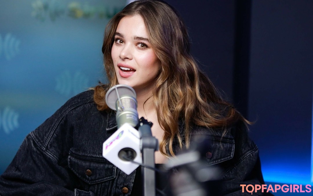 Naakte gelekte OnlyFans-foto van Hailee Steinfeld #1079