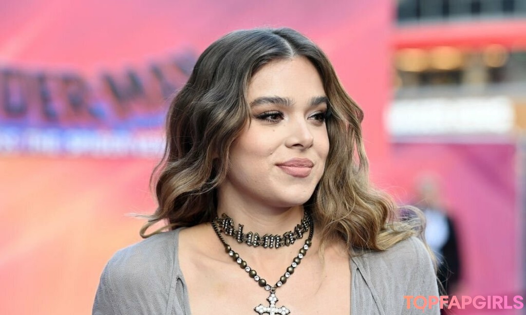 Naakte gelekte OnlyFans-foto van Hailee Steinfeld #1185