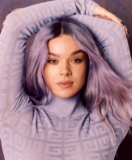 Naakte gelekte OnlyFans-foto van Hailee Steinfeld