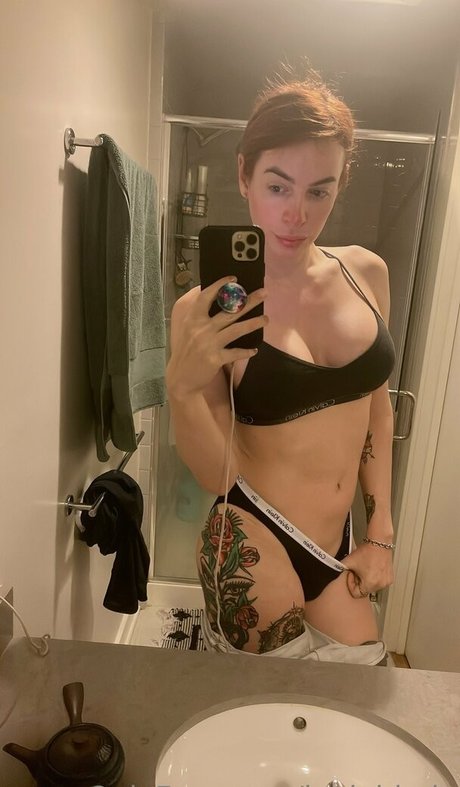 Naakte gelekte OnlyFans-foto van Janieblade