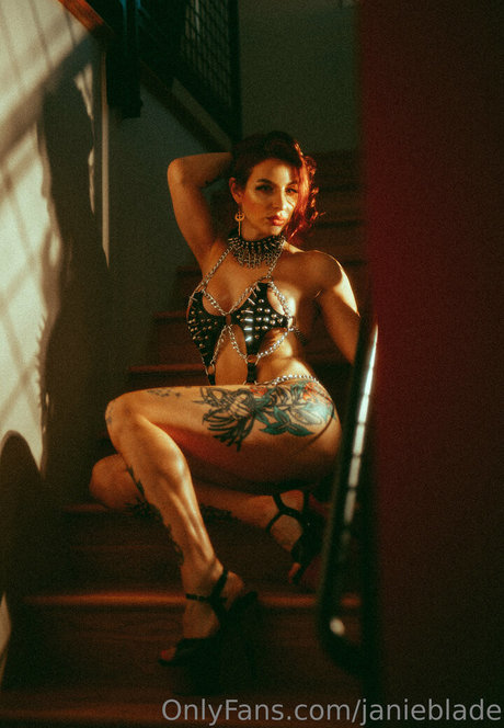 Naakte gelekte OnlyFans-foto van Janieblade