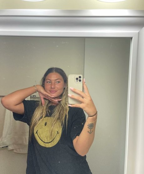 Naakte gelekte OnlyFans-foto van Cydneekinslow