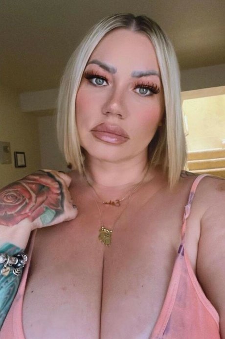 Naakte gelekte OnlyFans-foto van Elke The Stallion