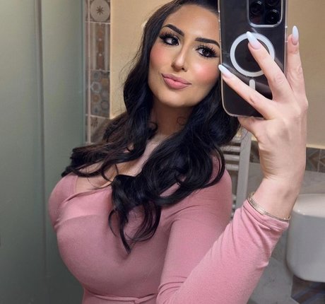 Naakte gelekte OnlyFans-foto van Chiara M