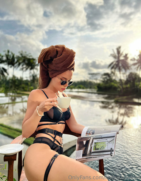 Naakte gelekte OnlyFans-foto van Katekurayfree