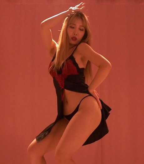 Naakte gelekte OnlyFans-foto van Waveya