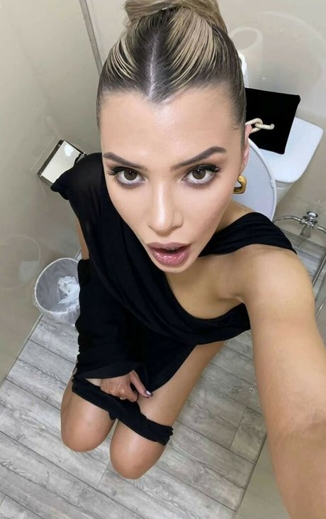 Naakte gelekte OnlyFans-foto van Alissa Violet