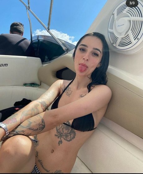 Naakte gelekte OnlyFans-foto van Leticia Caputi