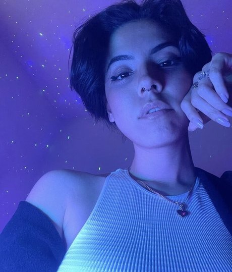 Naakte gelekte OnlyFans-foto van Luna Bloom