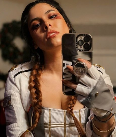 Naakte gelekte OnlyFans-foto van Luna Bloom
