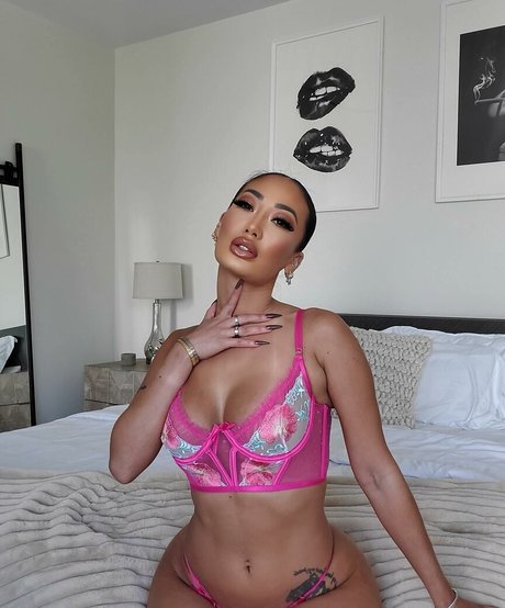 Naakte gelekte OnlyFans-foto van Msangieang