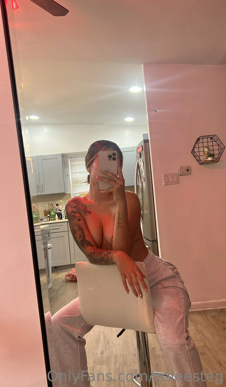 Naakte gelekte OnlyFans-foto van Celeesteg