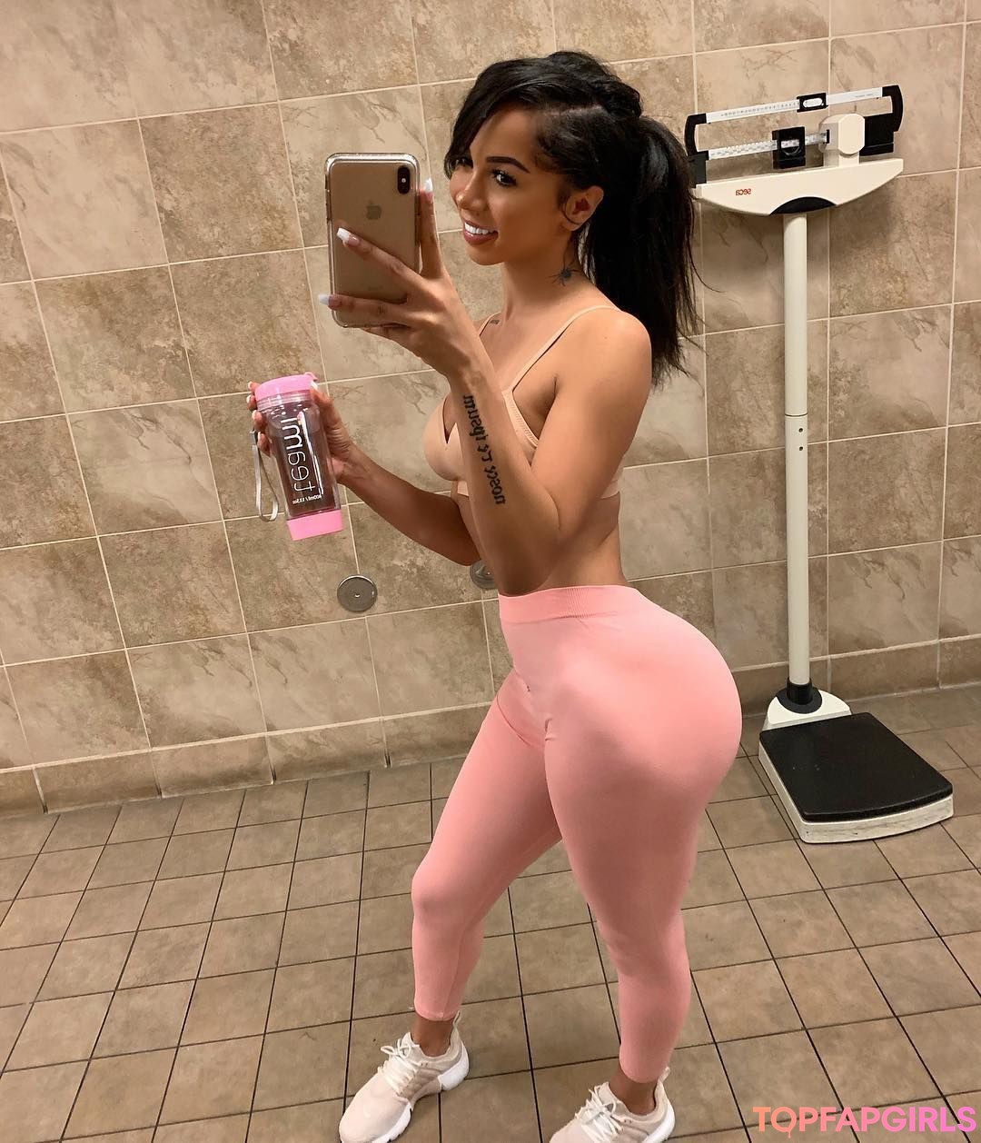 Naakte gelekte OnlyFans-foto van Brittany Renner #1115