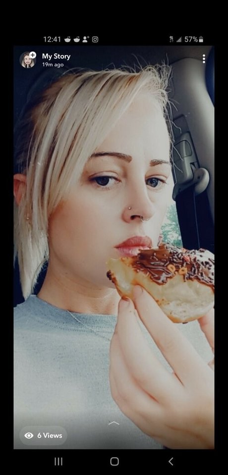 Naakte gelekte OnlyFans-foto van Kristy Kreme