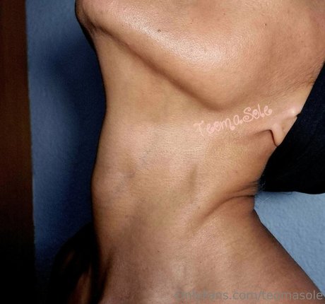 Naakte gelekte OnlyFans-foto van Teomasole