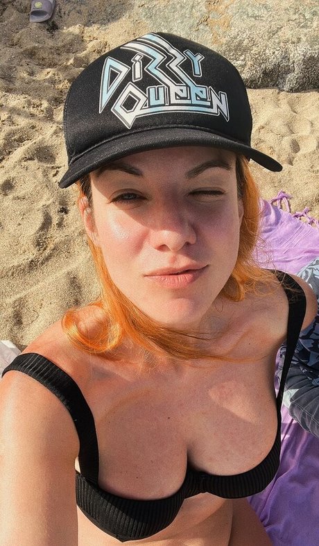 Naakte gelekte OnlyFans-foto van Mari Moon
