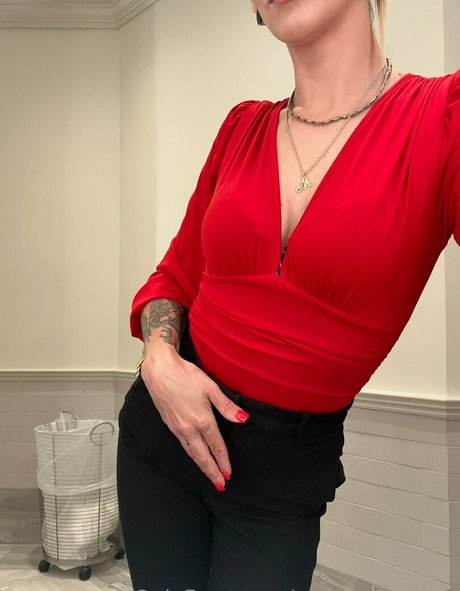 Naakte gelekte OnlyFans-foto van Emmmjayyyx3