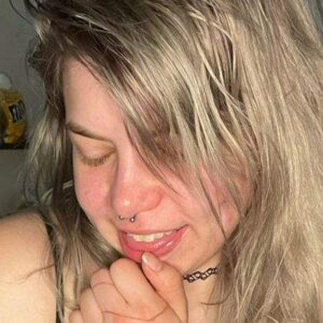 Naakte gelekte OnlyFans-foto van Katnipeverweed