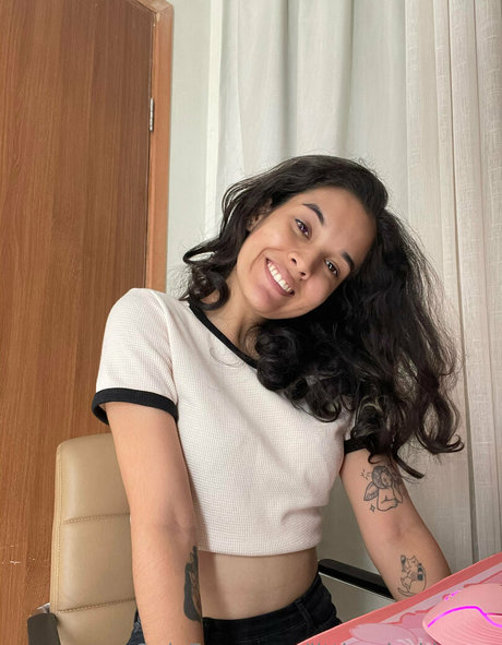 Naakte gelekte OnlyFans-foto van Littlemisskimmy