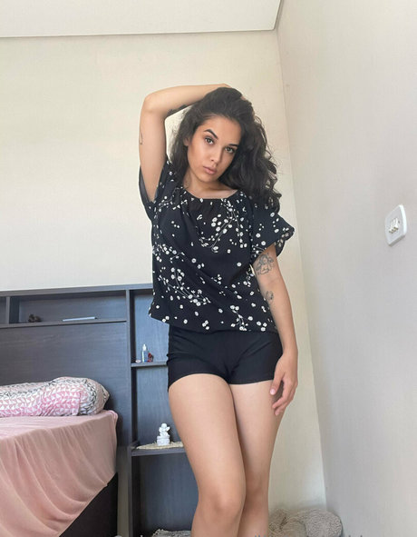 Naakte gelekte OnlyFans-foto van Littlemisskimmy