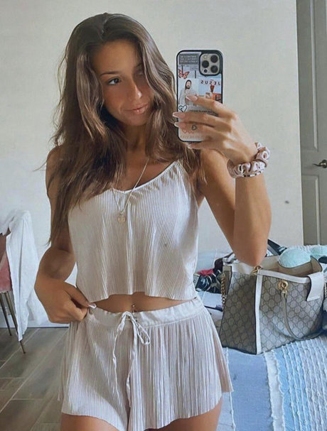 Naakte gelekte OnlyFans-foto van Taylor Alesia