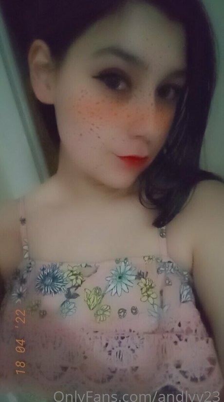 Naakte gelekte OnlyFans-foto van Andlyfree