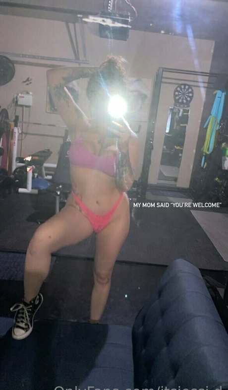 Naakte gelekte OnlyFans-foto van Itsjessid