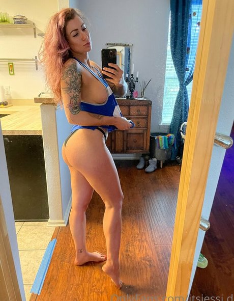 Naakte gelekte OnlyFans-foto van Itsjessid