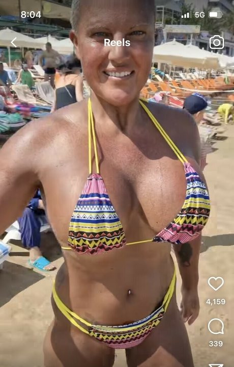 Naakte gelekte OnlyFans-foto van Carro Oberg