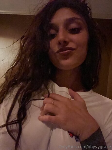 Naakte gelekte OnlyFans-foto van Bbyyygrace