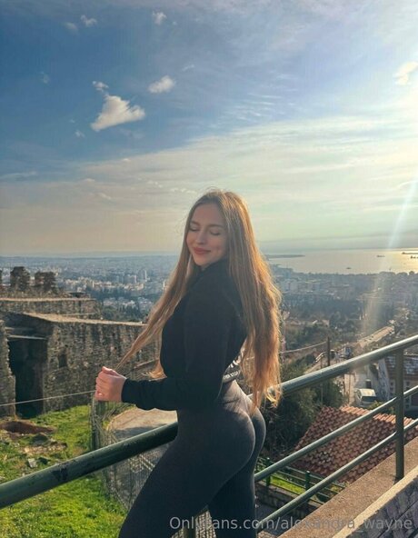 Naakte gelekte OnlyFans-foto van Alexandra Wayne