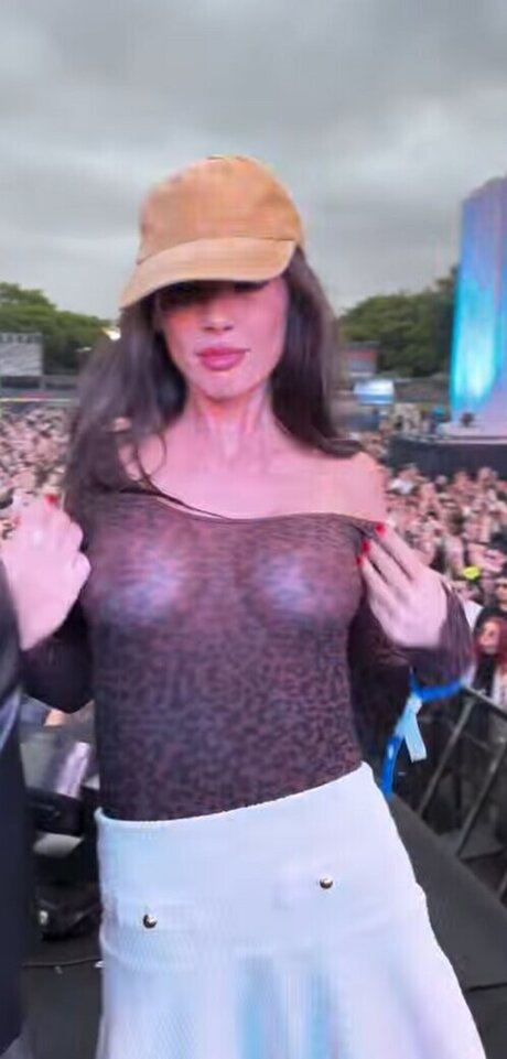 Naakte gelekte OnlyFans-foto van Virginiechretien