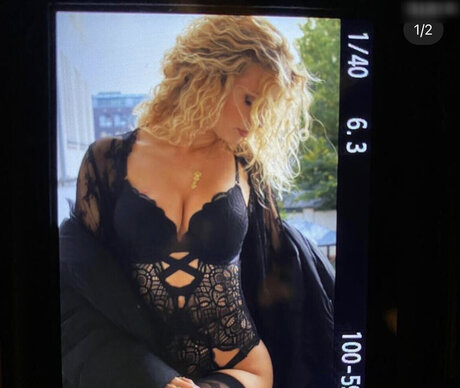 Naakte gelekte OnlyFans-foto van Carolina Peukmann
