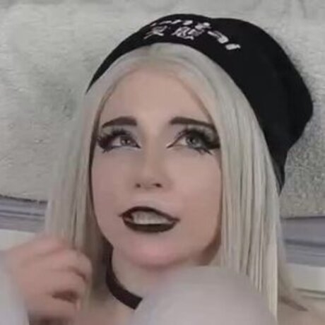 Naakte gelekte OnlyFans-foto van Soulxlesskitten