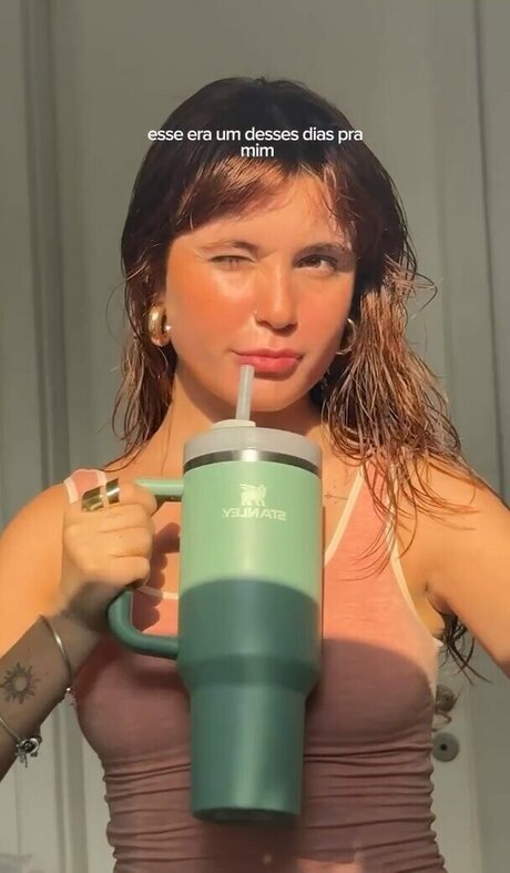 Naakte gelekte OnlyFans-foto van Liv Resenhas